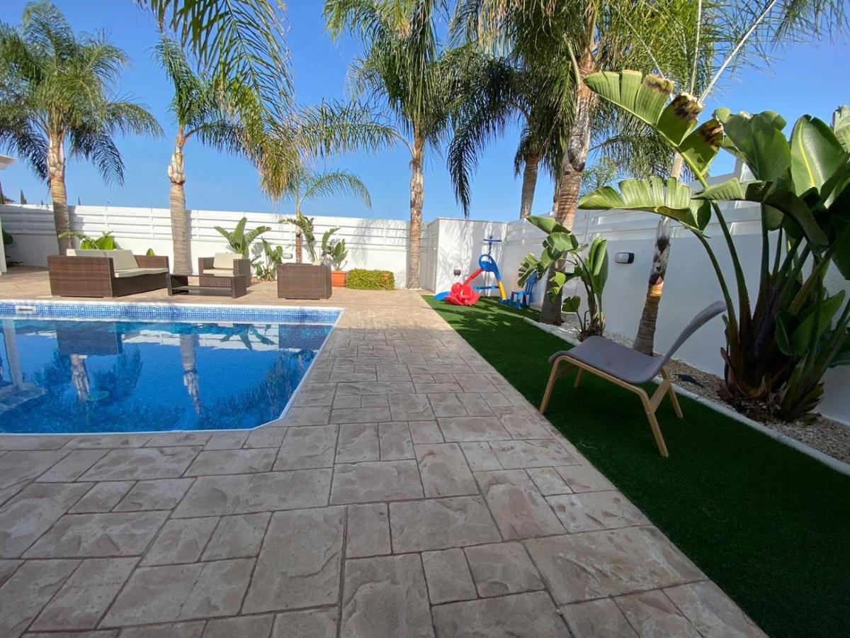 Villa Angel - Exotic Villa 200M From Beach 파라림니 외부 사진