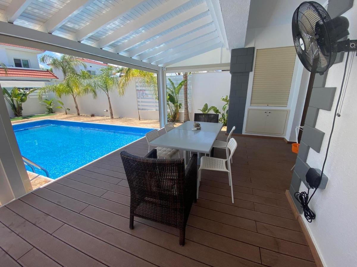 Villa Angel - Exotic Villa 200M From Beach 파라림니 외부 사진